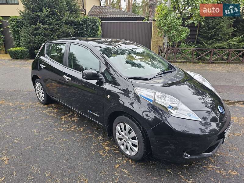 Хетчбек Nissan Leaf 2015 в Бучі