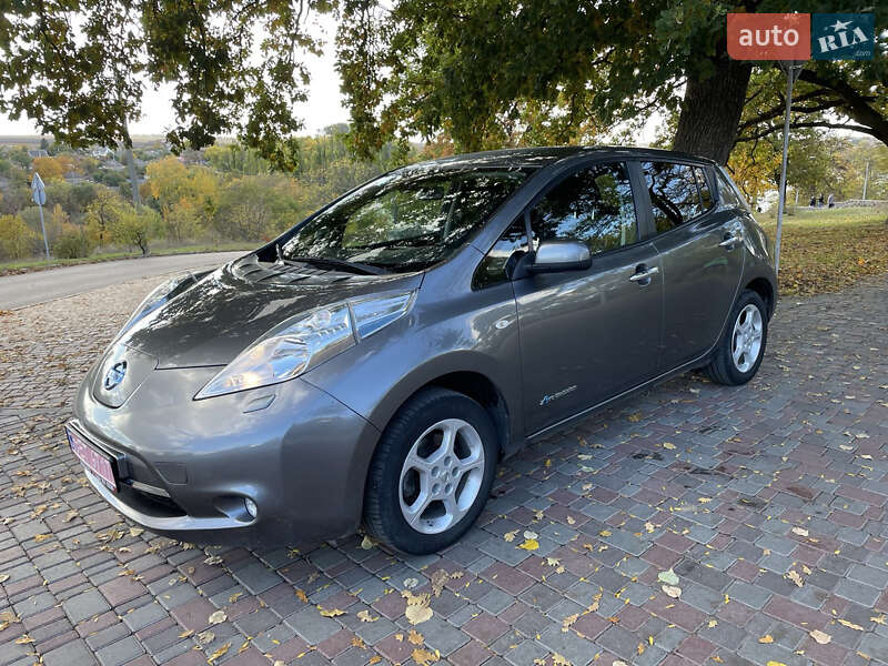Хэтчбек Nissan Leaf 2015 в Кропивницком