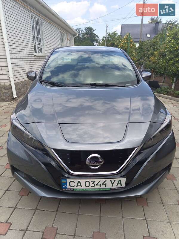 Хэтчбек Nissan Leaf 2017 в Умани