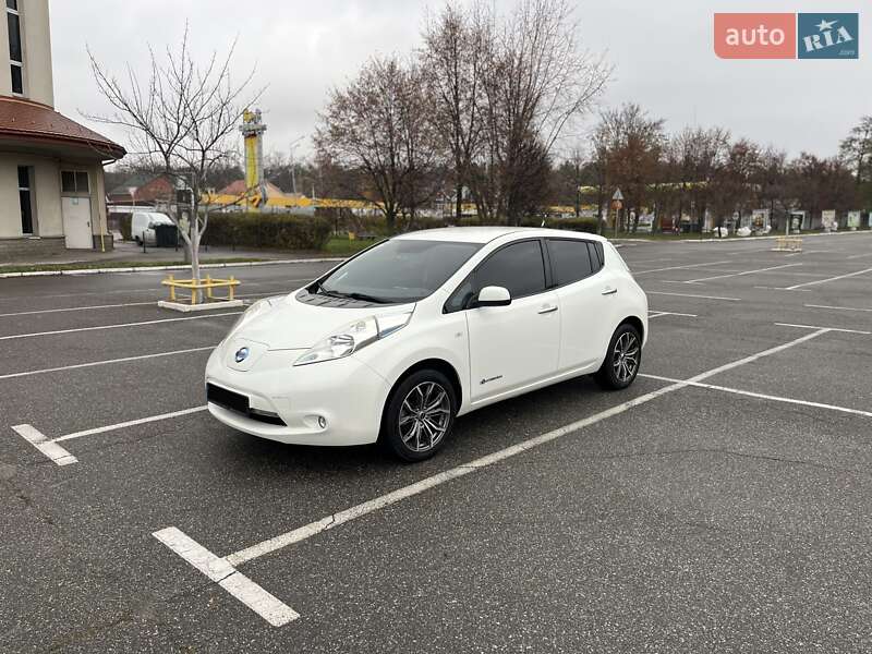 Хетчбек Nissan Leaf 2016 в Києві Хетчбек Nissan Leaf 2016 в Києві