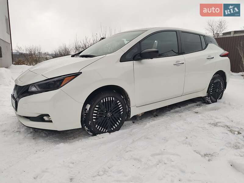 Хэтчбек Nissan Leaf 2024 в Львове