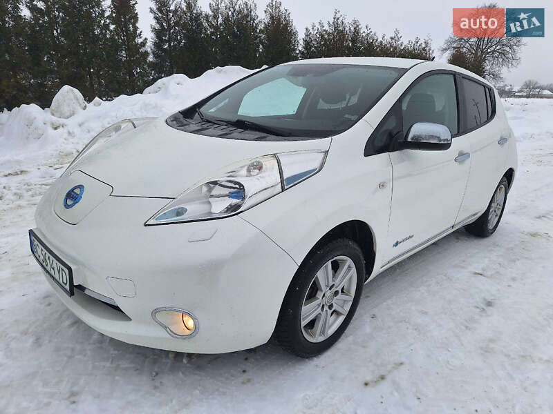 Хэтчбек Nissan Leaf 2013 в Городке