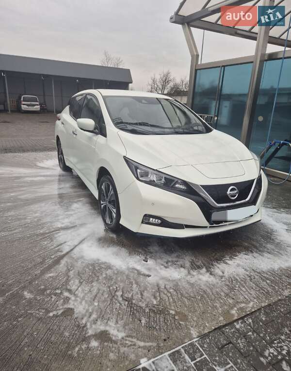 Хэтчбек Nissan Leaf 2020 в Сарнах Хэтчбек Nissan Leaf 2020 в Сарнах