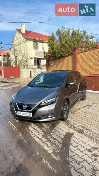 Хэтчбек Nissan Leaf 2019 в Хмельницком