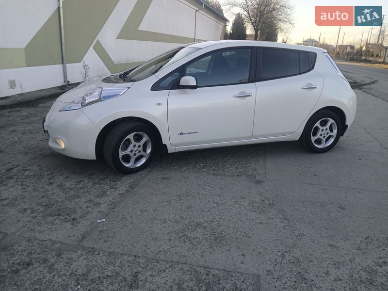 Хэтчбек Nissan Leaf 2017 в Стрые Хэтчбек Nissan Leaf 2017 в Стрые
