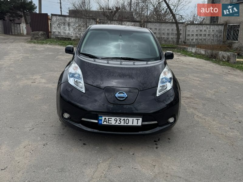 Лифтбек Nissan Leaf 2015 в Днепре