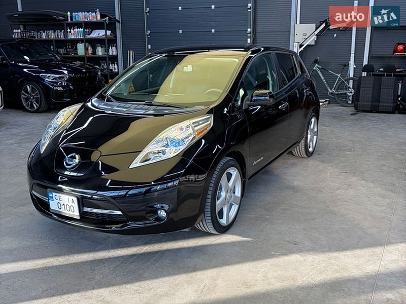 Хетчбек Nissan Leaf 2016 в Чернівцях