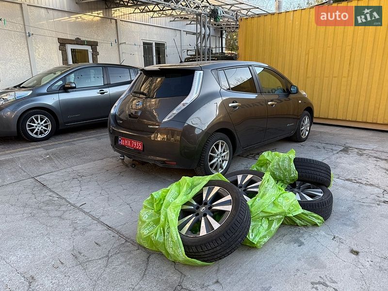 Хэтчбек Nissan Leaf 2017 в Умани
