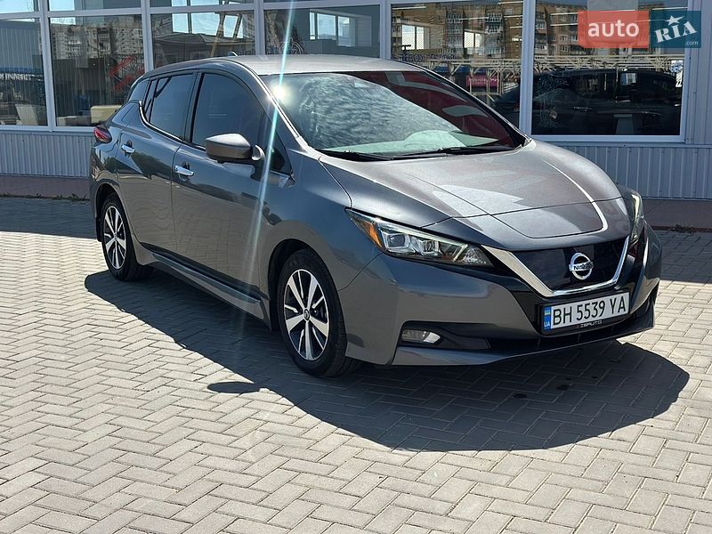 Хетчбек Nissan Leaf 2021 в Первомайську