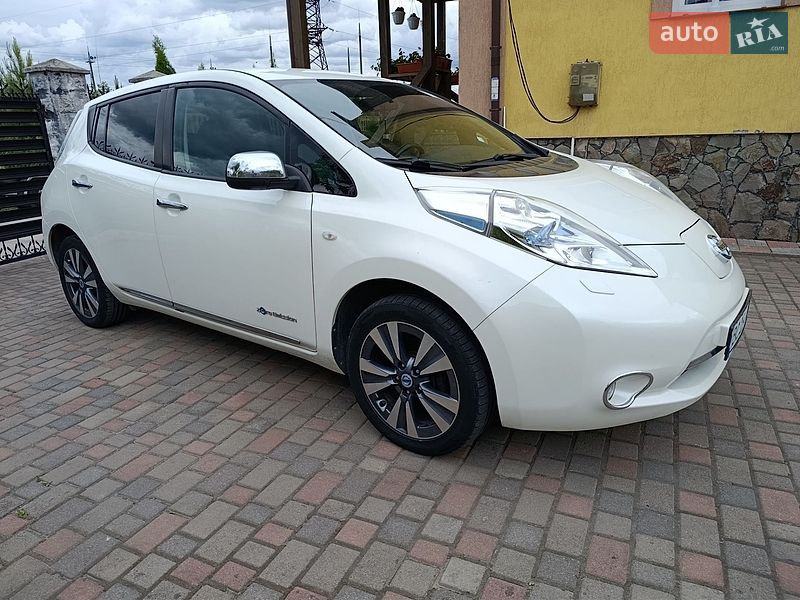 Хэтчбек Nissan Leaf 2013 в Рава-Русской