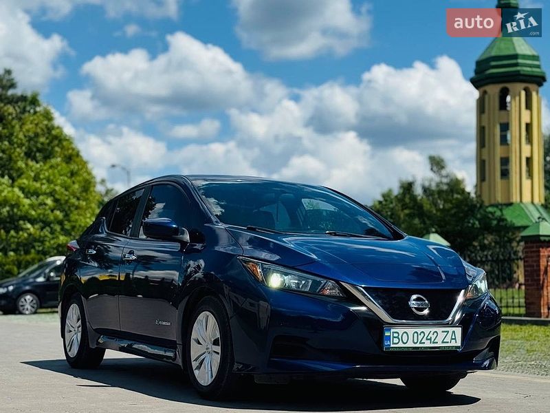 Хэтчбек Nissan Leaf 2018 в Новояворовске Хэтчбек Nissan Leaf 2018 в Новояворовске