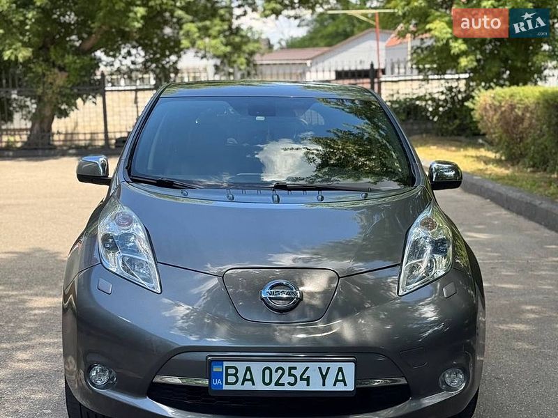 Хэтчбек Nissan Leaf 2013 в Кропивницком