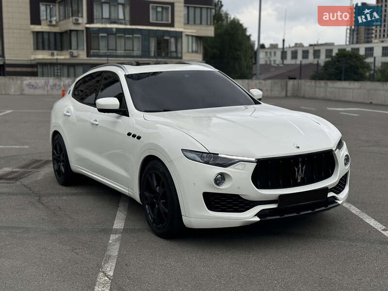 Внедорожник / Кроссовер Maserati Levante 2016 в Киеве