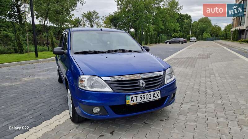 Седан Renault Logan 2010 в Ивано-Франковске