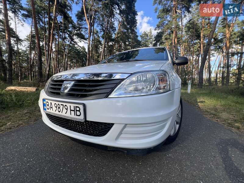 Седан Dacia Logan 2012 в Александровке