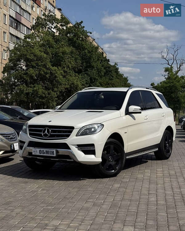 Внедорожник / Кроссовер Mercedes-Benz M-Class 2012 в Кривом Роге