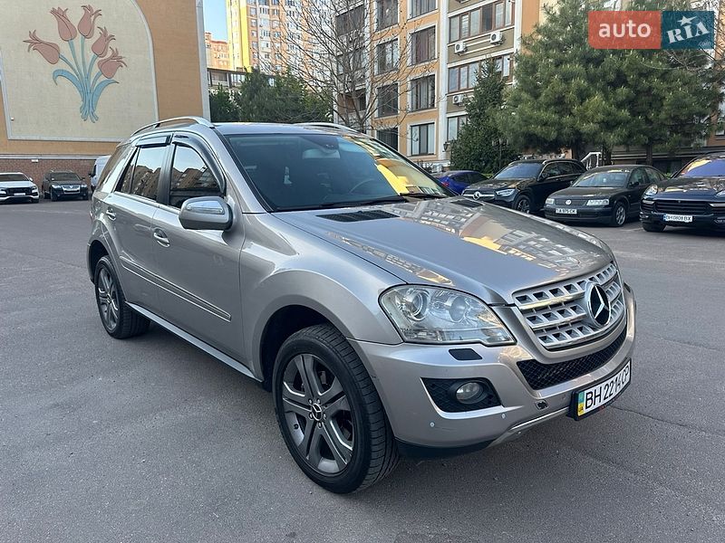 Внедорожник / Кроссовер Mercedes-Benz M-Class 2010 в Одессе