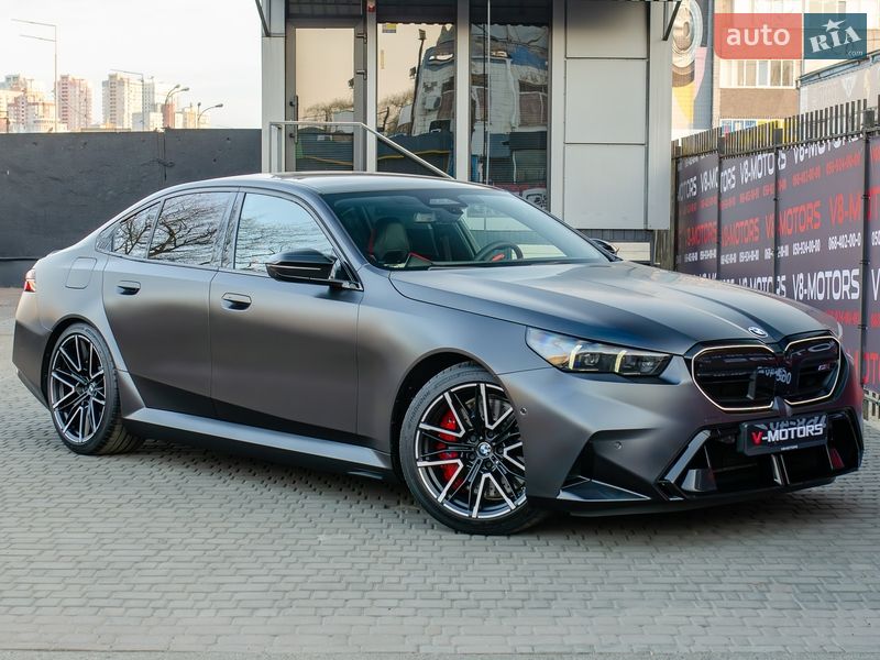 Седан BMW M5 2024 в Киеве