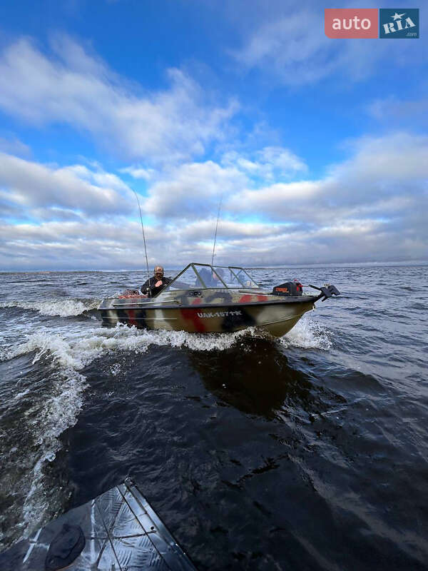 Лодка Крым М 1974 в Киеве