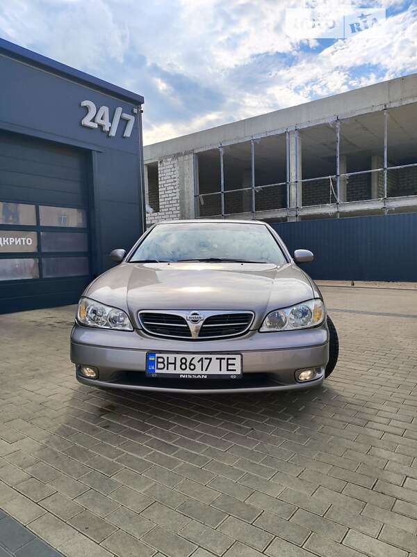 Седан Nissan Maxima 2002 в Рени