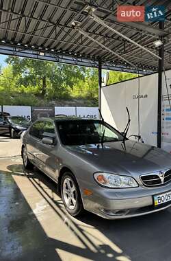 Седан Nissan Maxima 2002 в Шумске
