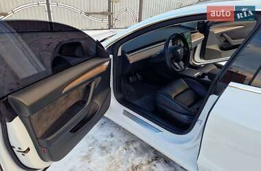Седан Tesla Model 3 2019 в Черновцах