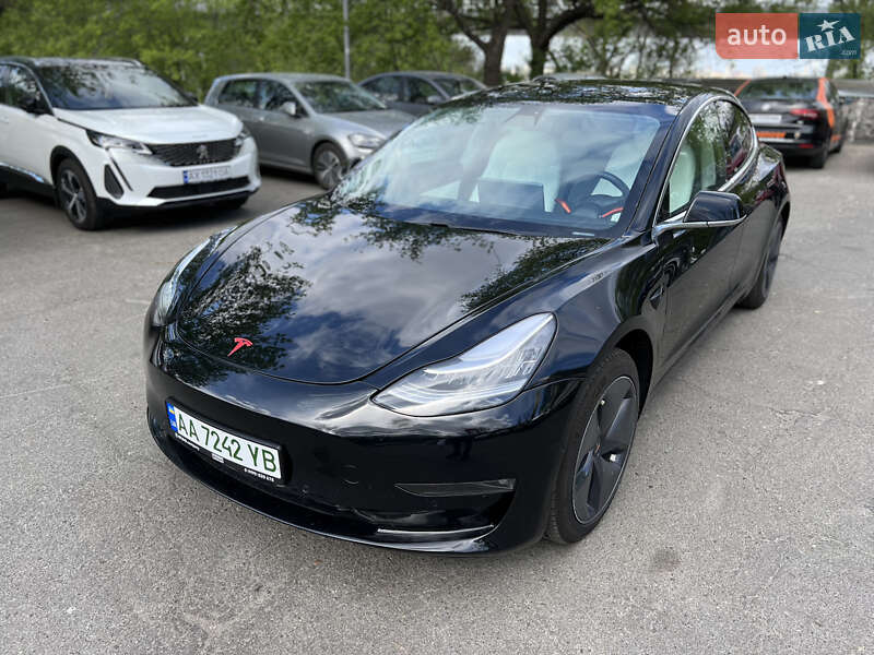 Седан Tesla Model 3 2019 в Киеве
