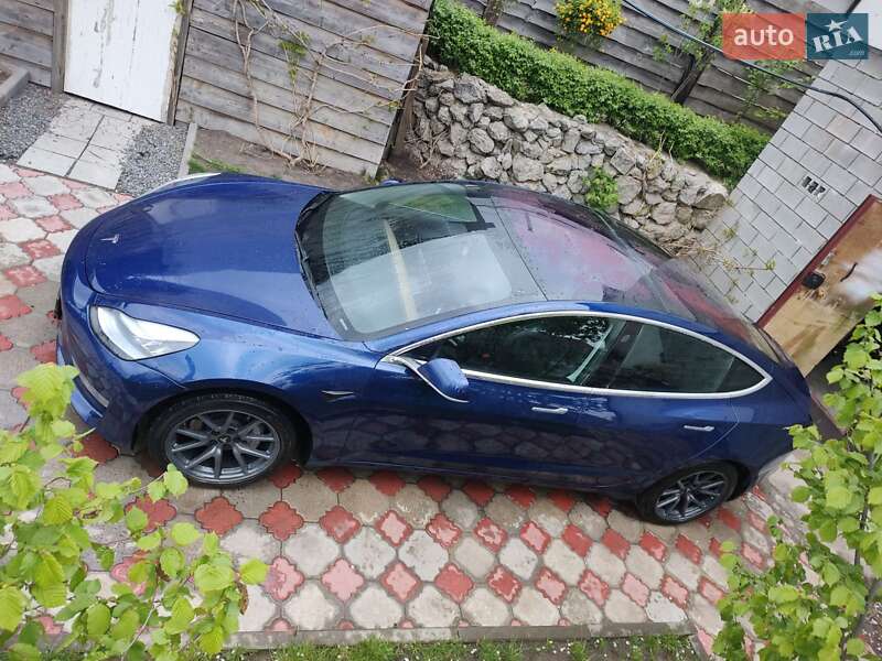 Седан Tesla Model 3 2018 в Нетешине