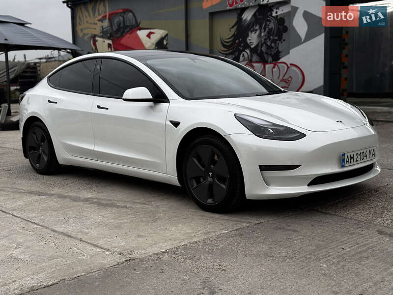 Седан Tesla Model 3 2022 в Житомире