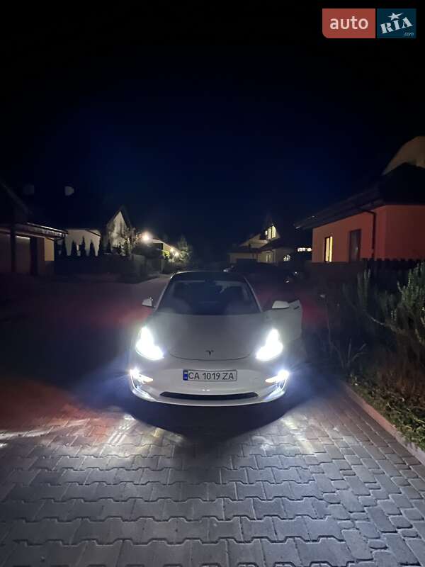 Седан Tesla Model 3 2022 в Черкассах