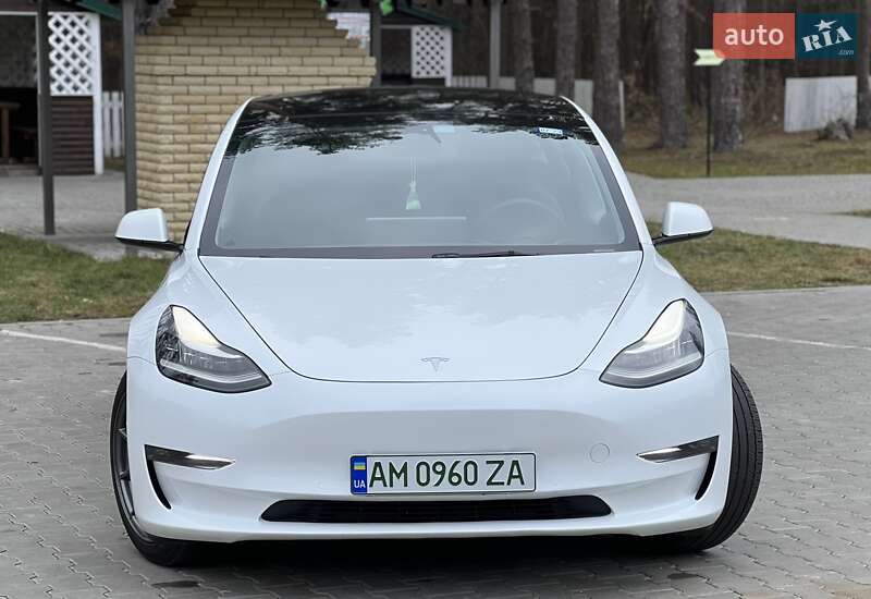 Седан Tesla Model 3 2022 в Коростене Седан Tesla Model 3 2022 в Коростене