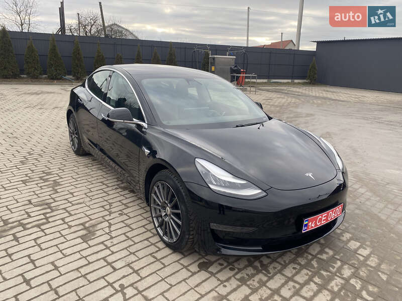 Седан Tesla Model 3 2019 в Городке