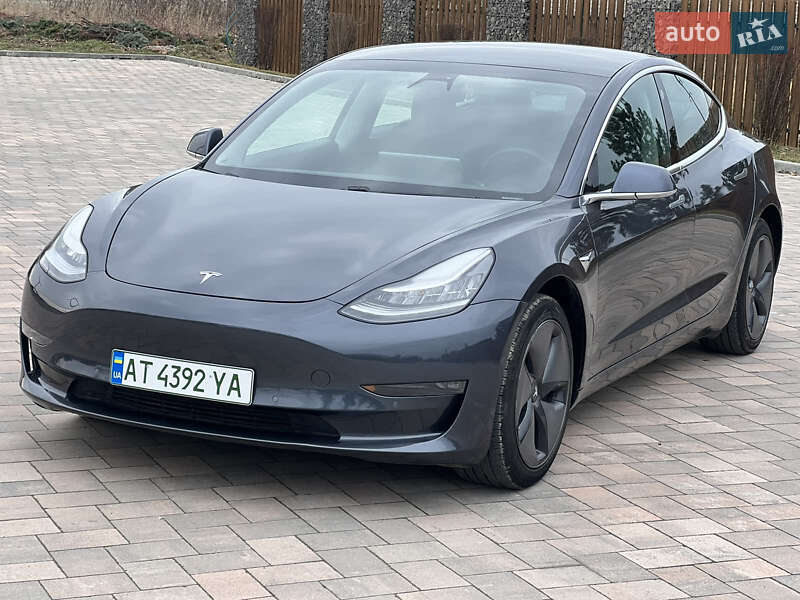 Седан Tesla Model 3 2020 в Ивано-Франковске