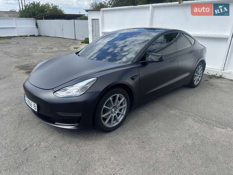 Седан Tesla Model 3 2021 в Звенигородке