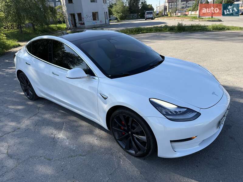 Седан Tesla Model 3 2019 в Києві