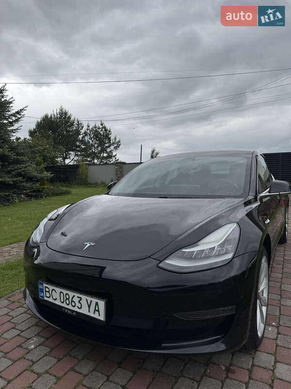 Седан Tesla Model 3 2018 в Львове Седан Tesla Model 3 2018 в Львове