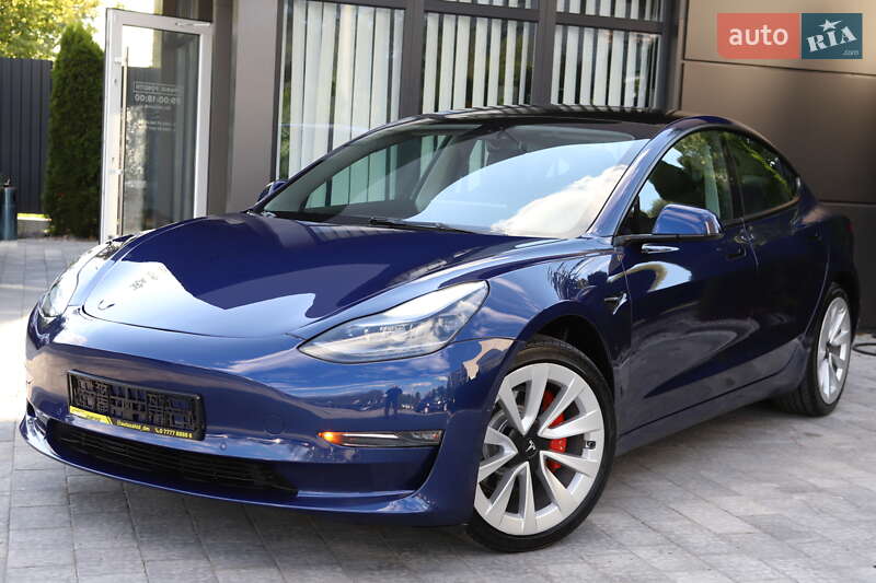 Седан Tesla Model 3 2022 в Дрогобыче