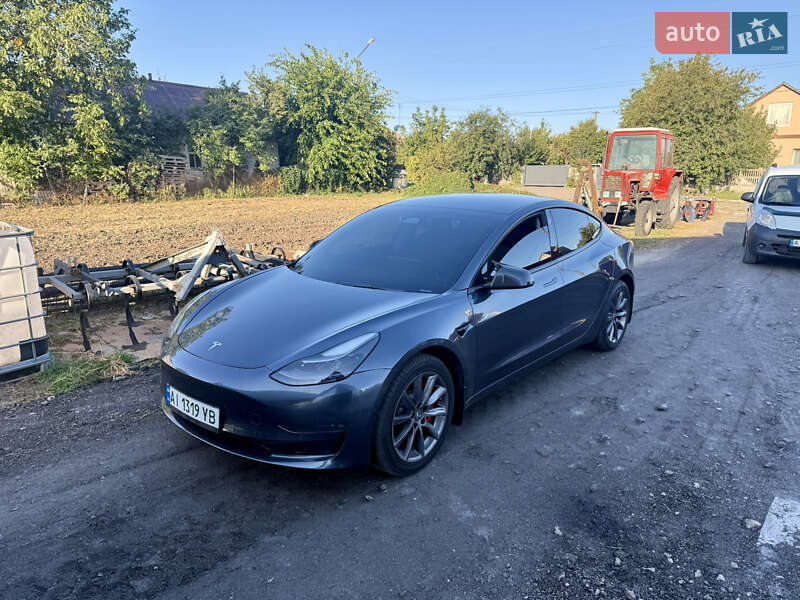 Седан Tesla Model 3 2022 в Богуславе