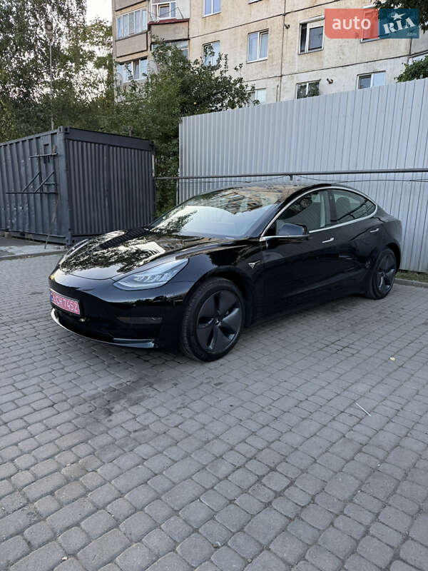 Седан Tesla Model 3 2020 в Ужгороде