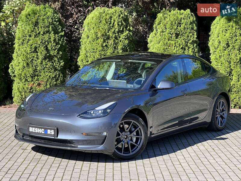 Седан Tesla Model 3 2023 в Львове