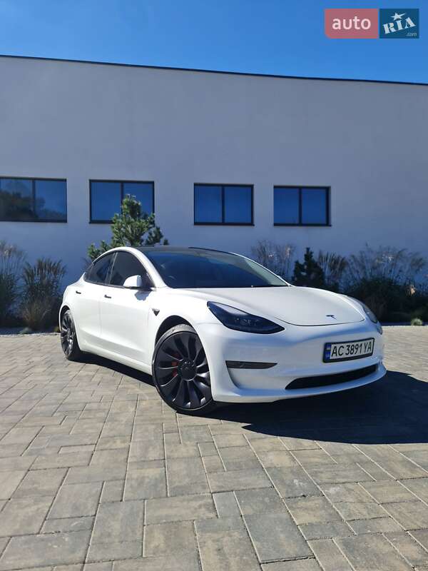 Седан Tesla Model 3 2023 в Луцке