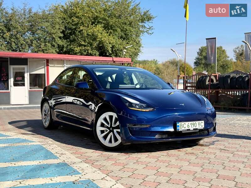 Седан Tesla Model 3 2022 в Львове