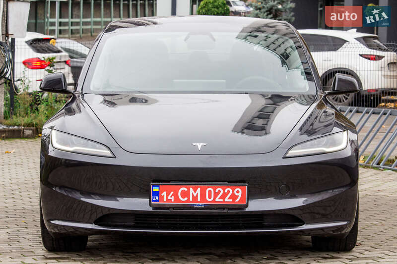 Седан Tesla Model 3 2024 в Львове