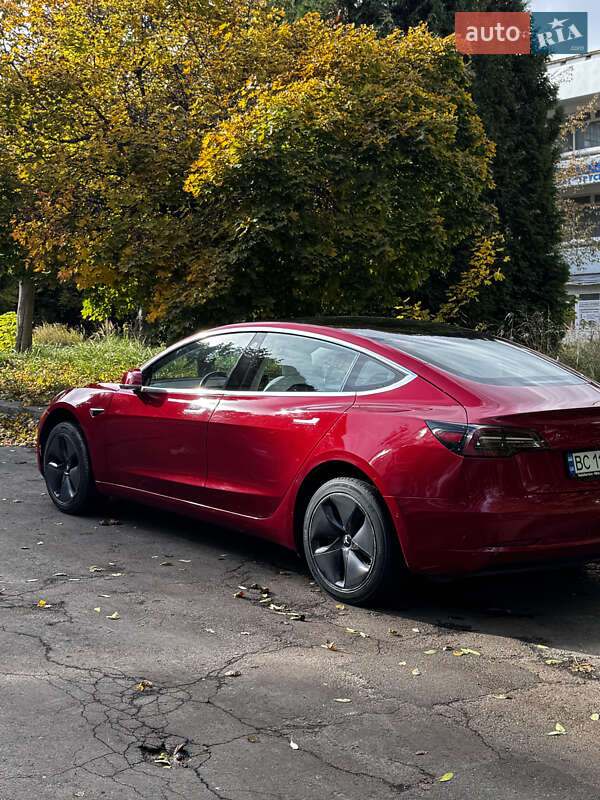 Седан Tesla Model 3 2019 в Львові