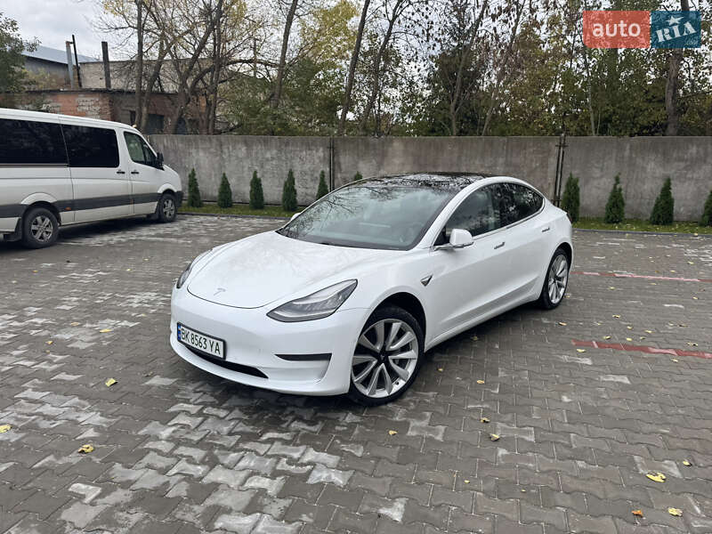 Седан Tesla Model 3 2019 в Костополе Седан Tesla Model 3 2019 в Костополе