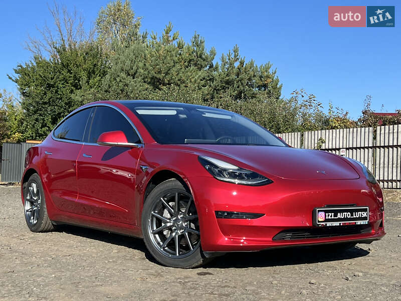 Седан Tesla Model 3 2020 в Луцке