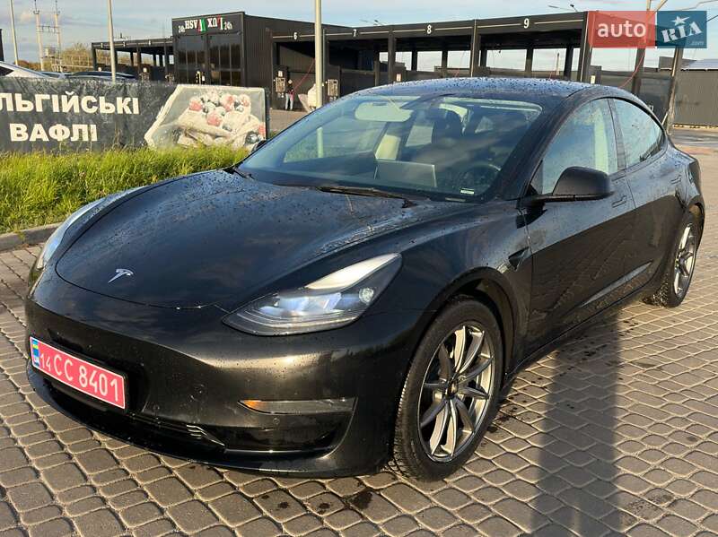 Седан Tesla Model 3 2022 в Львові