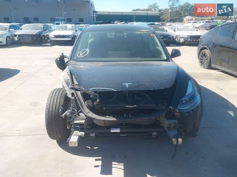 Седан Tesla Model 3 2021 в Луцке