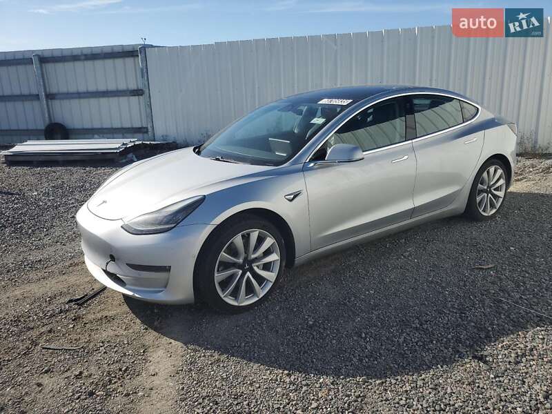 Седан Tesla Model 3 2018 в Виннице