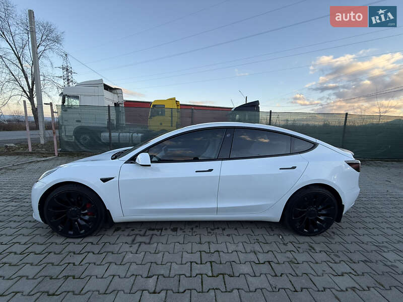 Седан Tesla Model 3 2023 в Хусте